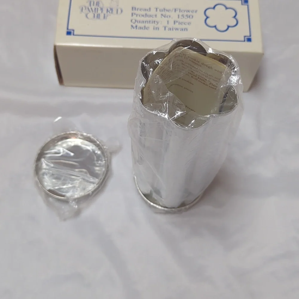 THE PAMPERED CHEF Bread Tube Flower Mold #1550 Holiday Baking Kitchen